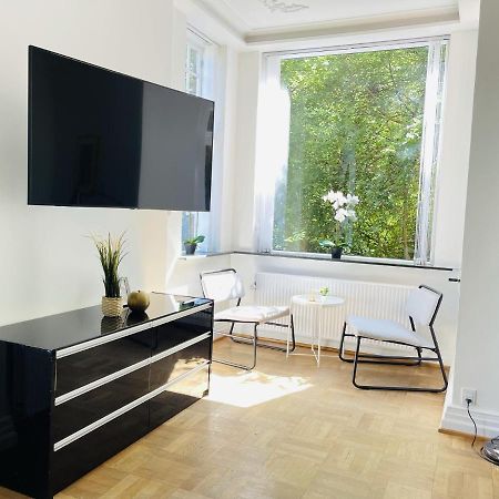 Aday - Aalborg Mansion - Open Bright Apartment With Garden ภายนอก รูปภาพ