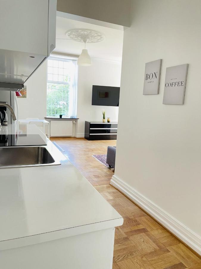 Aday - Aalborg Mansion - Open Bright Apartment With Garden ภายนอก รูปภาพ